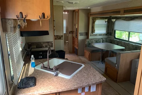 Family Bunkhouse/Outdoor Kitchen Will Deliver and Return