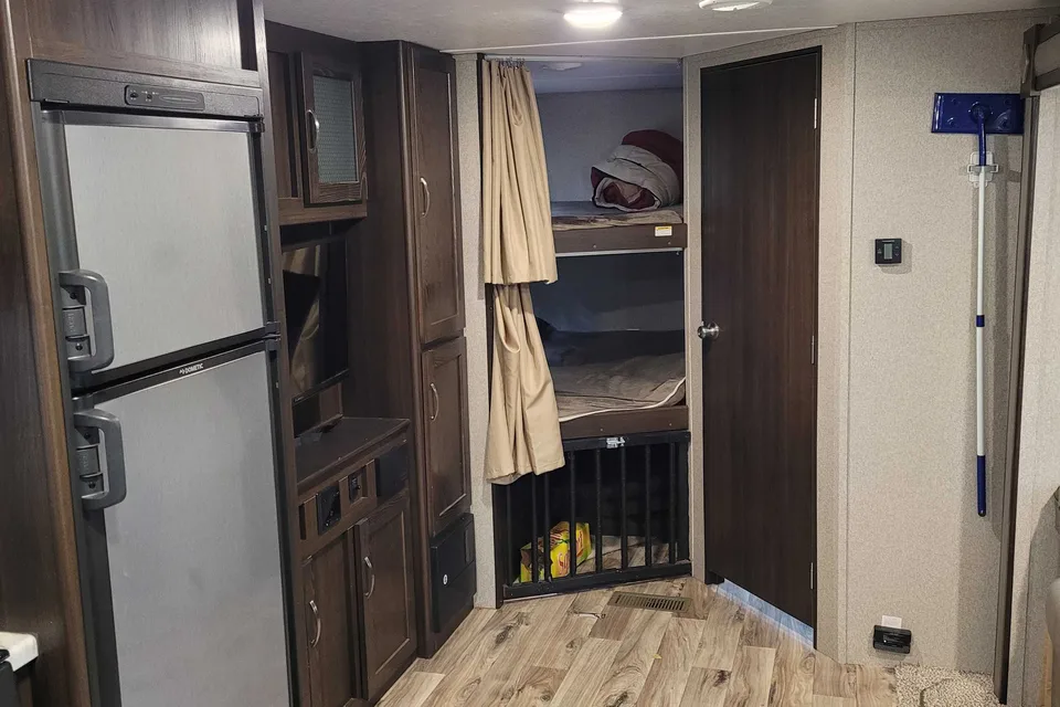 Dwayne's Keystone Springdale 270BHWE Travel Trailer