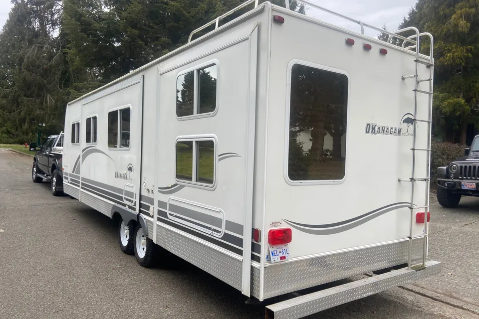 Okanagan 28 ft Bunkhouse Trailer *We only deliver!