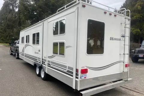 Okanagan 28 ft Bunkhouse Trailer *We only deliver!