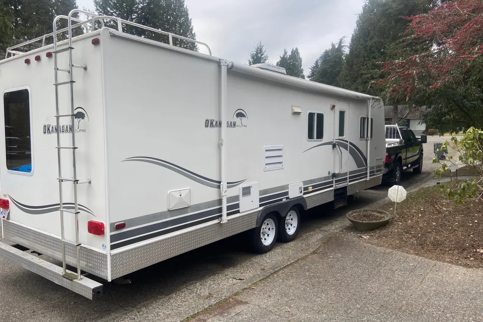 Okanagan 28 ft Bunkhouse Trailer *We only deliver!