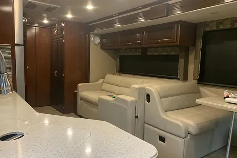 New Luxury 34" Motorhome , Fully Loaded