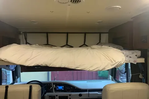 New Luxury 34" Motorhome , Fully Loaded