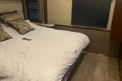 New Luxury 34" Motorhome , Fully Loaded