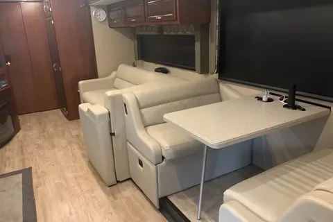 New Luxury 34" Motorhome , Fully Loaded