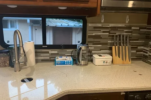 New Luxury 34" Motorhome , Fully Loaded