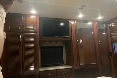 New Luxury 34" Motorhome , Fully Loaded