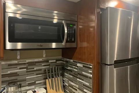 New Luxury 34" Motorhome , Fully Loaded