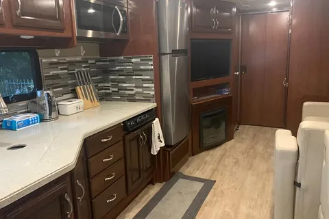 New Luxury 34" Motorhome , Fully Loaded