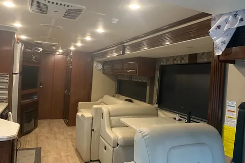 New Luxury 34" Motorhome , Fully Loaded