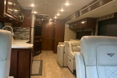 New Luxury 34" Motorhome , Fully Loaded