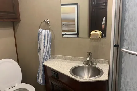 New Luxury 34" Motorhome , Fully Loaded