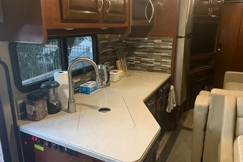 New Luxury 34" Motorhome , Fully Loaded