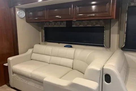 New Luxury 34" Motorhome , Fully Loaded