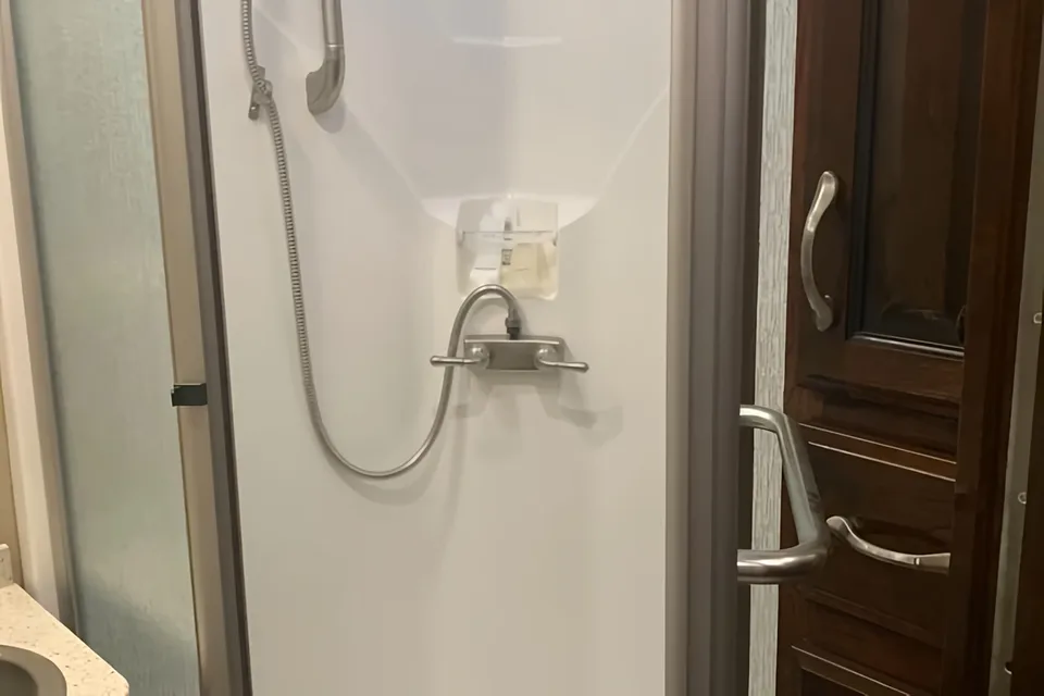 New Luxury 34" Motorhome , Fully Loaded