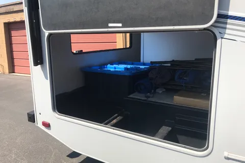 Easy to drive - 2021 perfect size Class C - HotelBuster