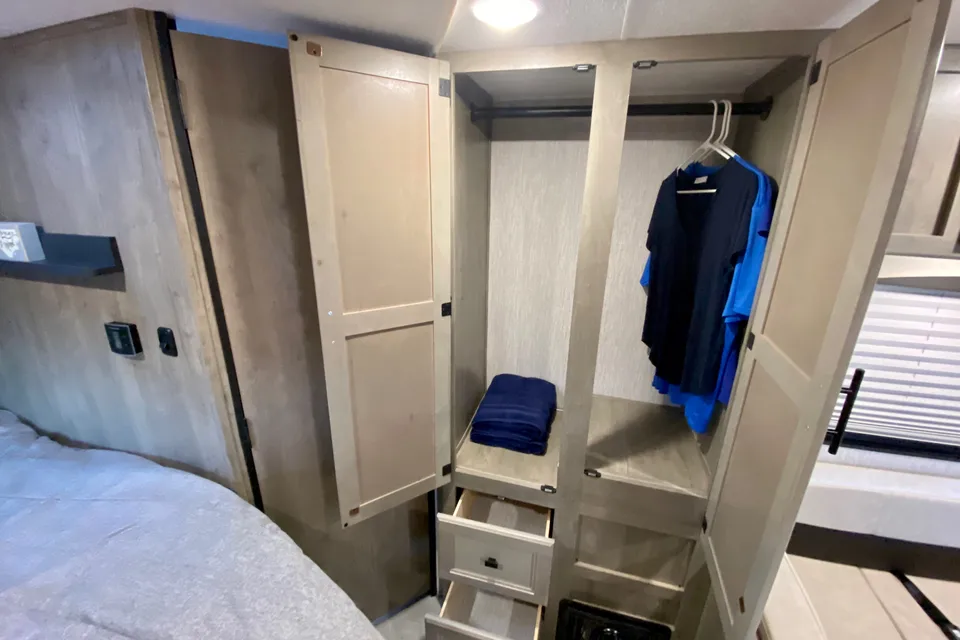Easy to drive - 2021 perfect size Class C - HotelBuster