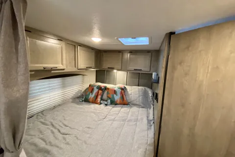 Easy to drive - 2021 perfect size Class C - HotelBuster