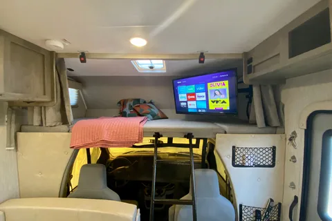 Easy to drive - 2021 perfect size Class C - HotelBuster