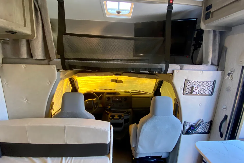 Easy to drive - 2021 perfect size Class C - HotelBuster