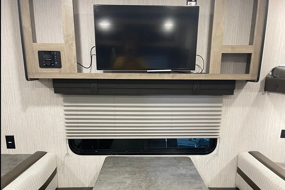 Palomino Puma XLE Lite 25BHSC Travel Trailer Sleeps 8! Has Bunks!