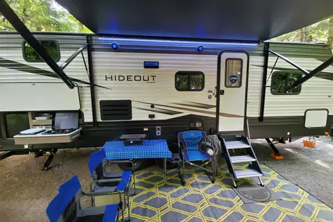 Maku's Travel Trailer - Hotel on wheels