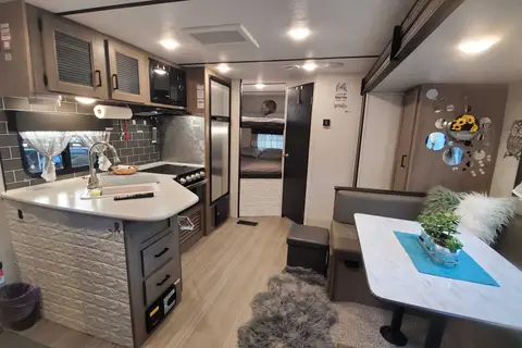 Maku's Travel Trailer - Hotel on wheels