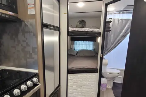 Maku's Travel Trailer - Hotel on wheels