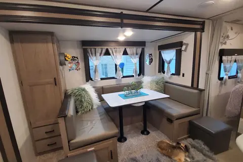 Maku's Travel Trailer - Hotel on wheels