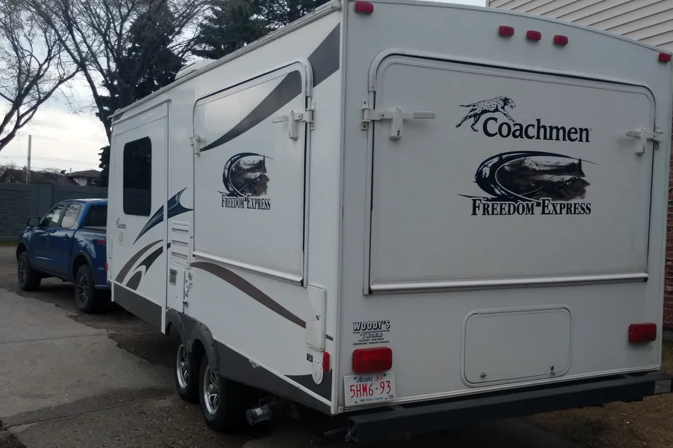 Kermit's Coachman Freedom Express Hybrid