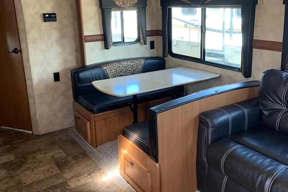 Lorah's Maple Country Crossroads Travel Trailer