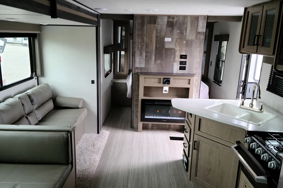 Lakeside’s Getaway *NEW* 2021 Hideout 