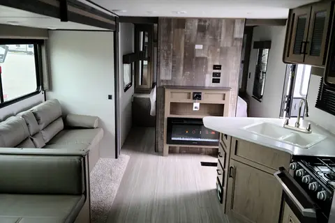 Lakeside’s Getaway *NEW* 2021 Hideout 