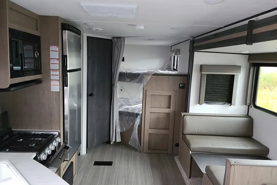 Lakeside’s Getaway *NEW* 2021 Hideout 