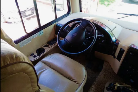 Lea's Thor Motor Coach 31G Class A