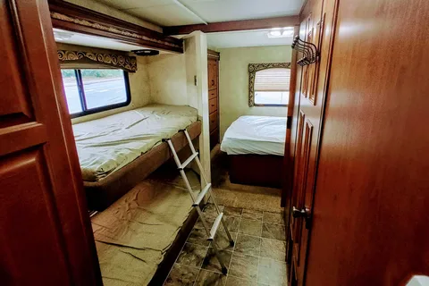 Lea's Thor Motor Coach 31G Class A