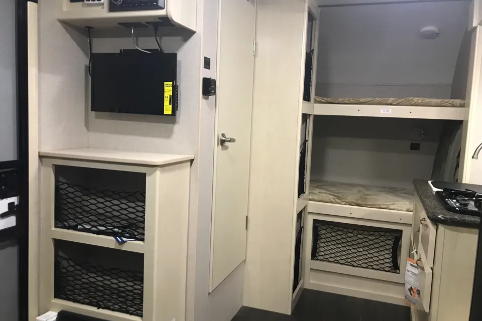Lightweight Winnebago Minnie Drop Travel Trailer