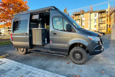 La Sunset Mercedes Sprinter 2022