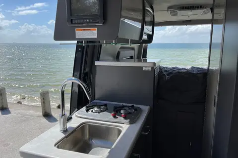 La Sunset Mercedes Sprinter 2022