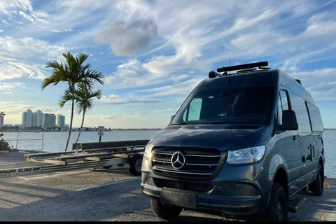 La Sunset Mercedes Sprinter 2022
