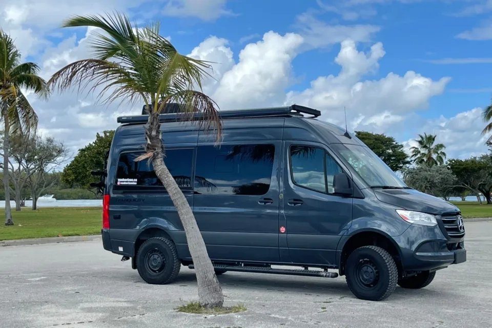 La Sunset Mercedes Sprinter 2022
