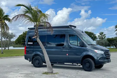 La Sunset Mercedes Sprinter 2022