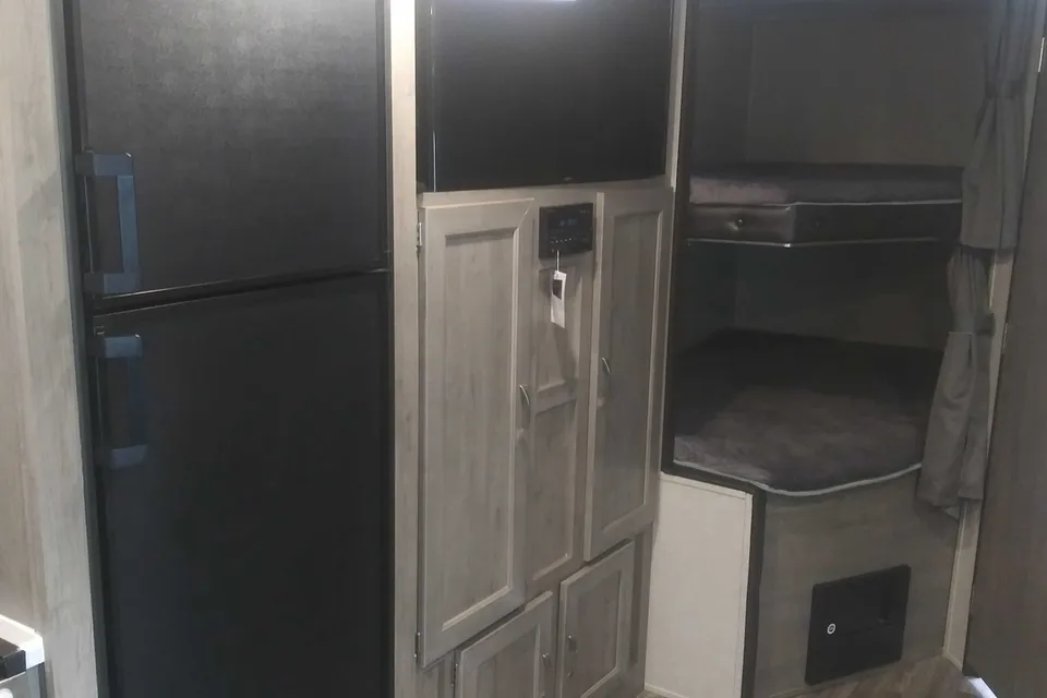 James's Palomino Puma 27 rbqc Travel Trailer
