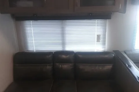 James's Palomino Puma 27 rbqc Travel Trailer