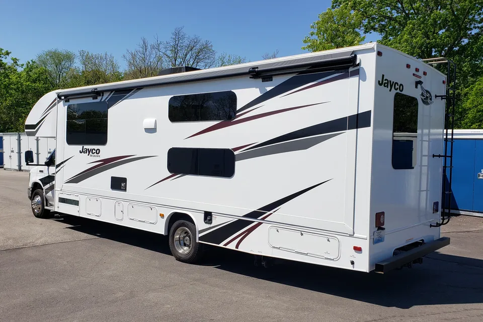 "Adventure Seeker" Sleeps Up to 10.  125 Miles Included!