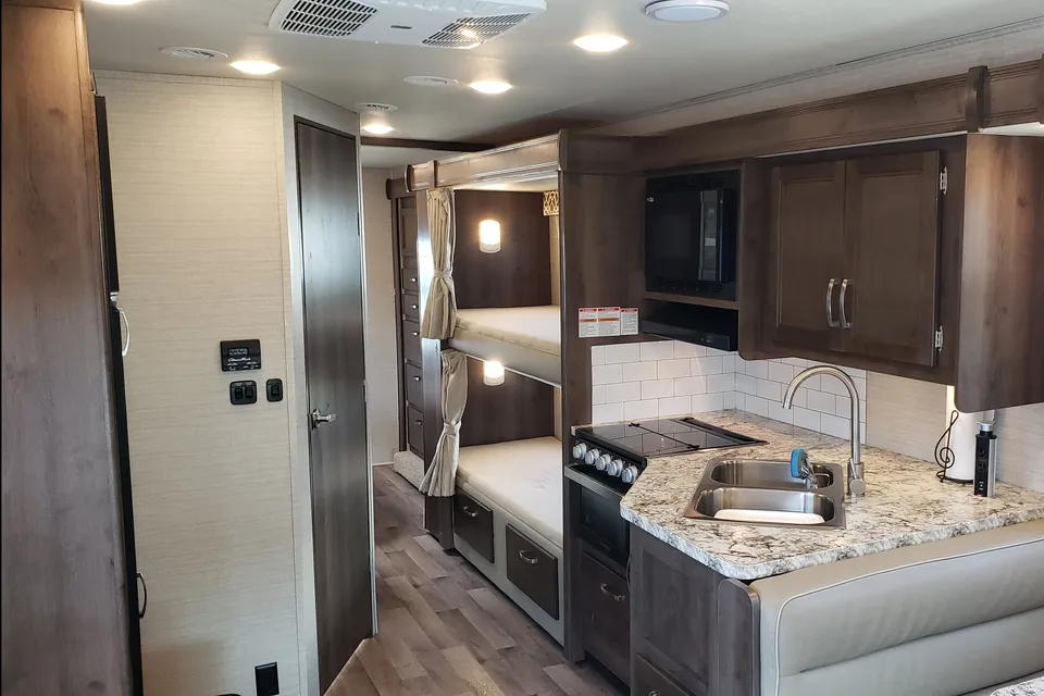 "Adventure Seeker" Sleeps Up to 10.  125 Miles Included!