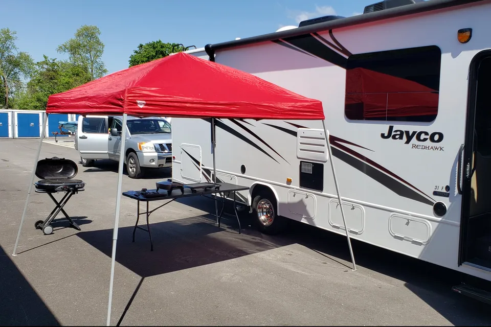 "Adventure Seeker" Sleeps Up to 10.  125 Miles Included!
