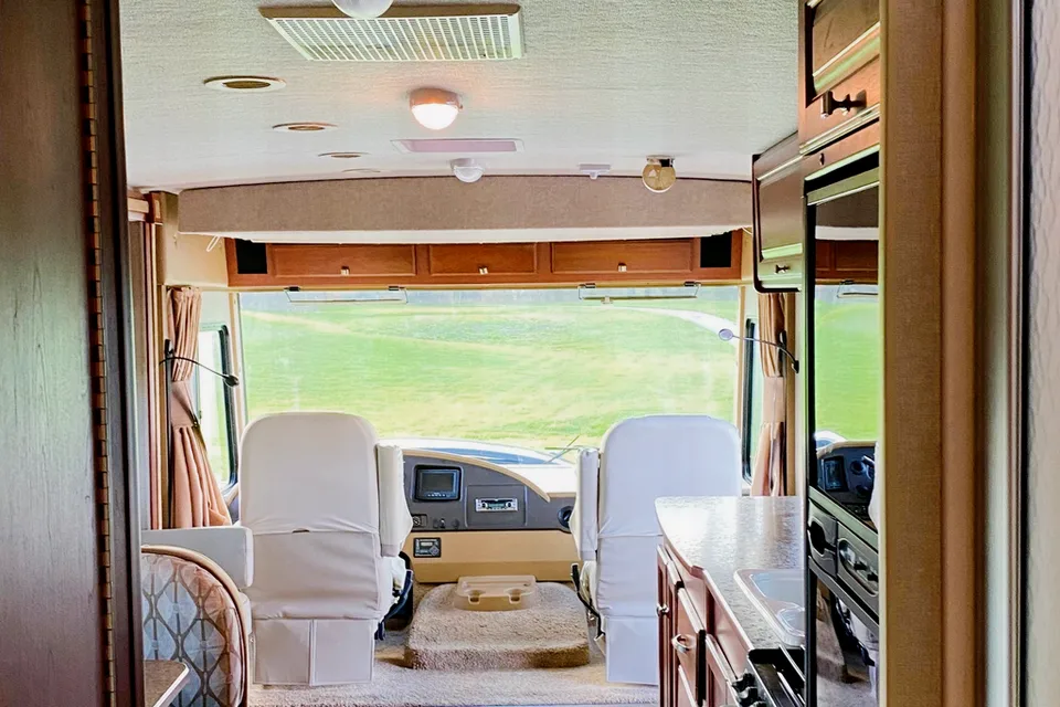 Fun Trip RV Winnebago Vista Class A