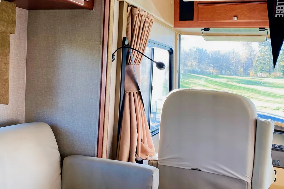 Fun Trip RV Winnebago Vista Class A