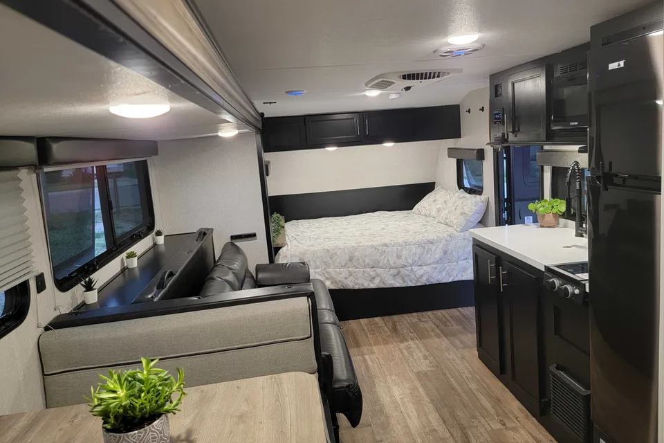 Adventure-Ready SUV Towable Trailer – Sleeps 7!